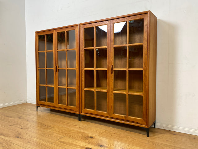 Stilvolle skandinavische Vitrine in Teakholz auf neuen Metallfüßen I Glasvitrine Büchervitrine Bücherschrank Highboard Geschirrschrank Regal Bücherregal Teak Vintage Mid-Century Danish Design I