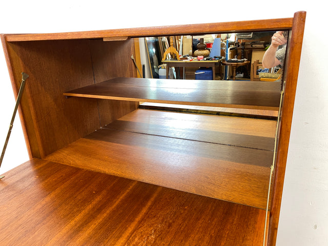 WMK I Eleganter skandinavischer Mid-Century Barschrank in Teakholz mit verspiegeltem Bar Fach I Barkommode Highboard Schrank Sekretär Kommode Schminkschrank Danish Design Vintage I