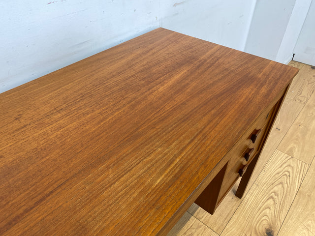 WMK I Stilvoller skandinavischer Mid-Century Designer Schreibtisch von Domino Møbler in Teakholz