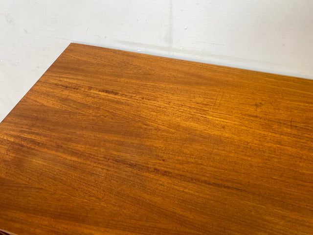 WMK I Stilvoller skandinavischer Mid-Century Designer Schreibtisch von Domino Møbler in Teakholz