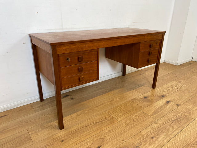 WMK I Stilvoller skandinavischer Mid-Century Designer Schreibtisch von Domino Møbler in Teakholz
