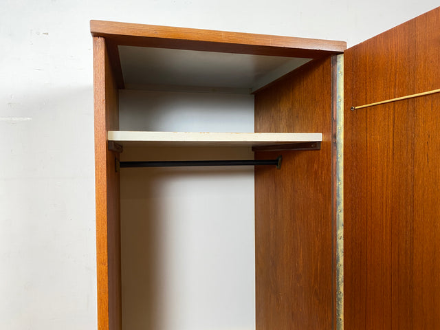 Hochwertiger skandinavischer Mid-Century Kleiderschrank mit Schubladen I Vollholz in Teak I Schrank Wäscheschrank Garderobe Flurschrank Teakholz Danisch Design Vintage I