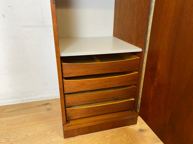 Hochwertiger skandinavischer Mid-Century Kleiderschrank mit Schubladen I Vollholz in Teak I Schrank Wäscheschrank Garderobe Flurschrank Teakholz Danisch Design Vintage I