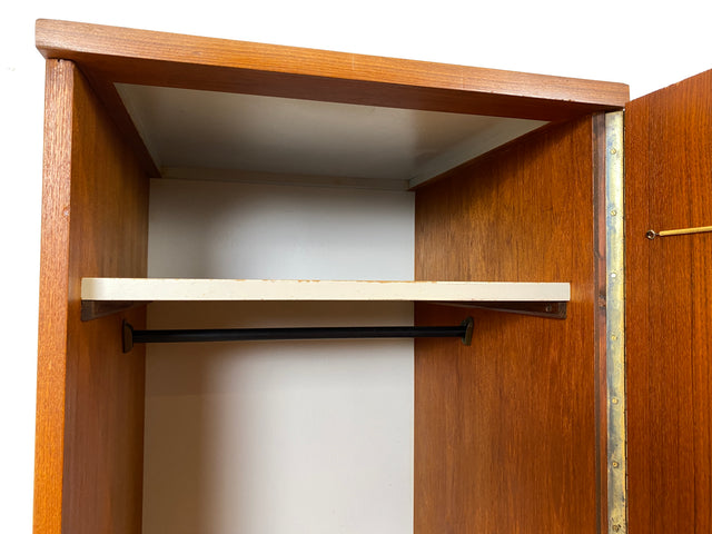 Hochwertiger skandinavischer Mid-Century Kleiderschrank mit Schubladen I Vollholz in Teak I Schrank Wäscheschrank Garderobe Flurschrank Teakholz Danisch Design Vintage I