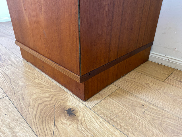 Hochwertiger skandinavischer Mid-Century Kleiderschrank mit Schubladen I Vollholz in Teak I Schrank Wäscheschrank Garderobe Flurschrank Teakholz Danisch Design Vintage I