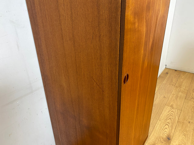 Hochwertiger skandinavischer Mid-Century Kleiderschrank mit Schubladen I Vollholz in Teak I Schrank Wäscheschrank Garderobe Flurschrank Teakholz Danisch Design Vintage I