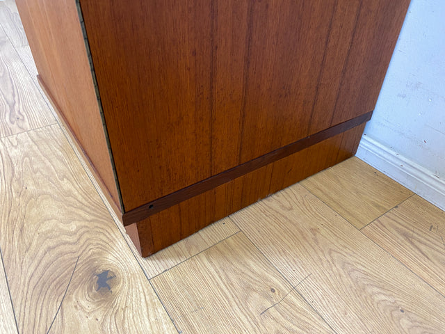 Hochwertiger skandinavischer Mid-Century Kleiderschrank mit Schubladen I Vollholz in Teak I Schrank Wäscheschrank Garderobe Flurschrank Teakholz Danisch Design Vintage I