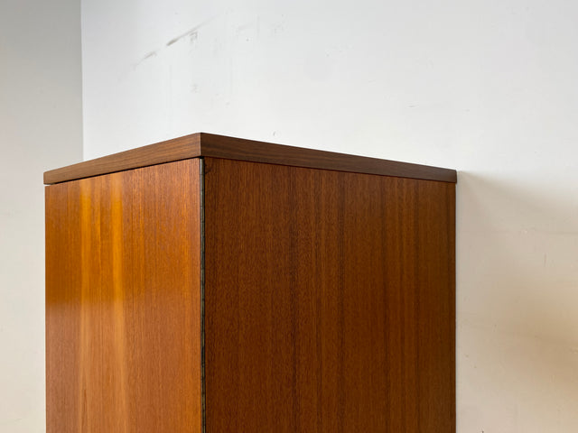 Hochwertiger skandinavischer Mid-Century Kleiderschrank mit Schubladen I Vollholz in Teak I Schrank Wäscheschrank Garderobe Flurschrank Teakholz Danisch Design Vintage I