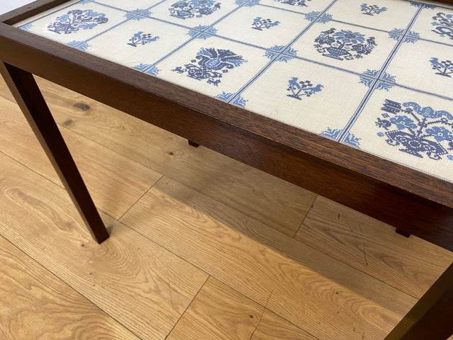 WMK I Einzigartiger skandinavischer Mid-Century Palisander mit Glasplatte und handgesticktem Gobelin I Wohnzimmertisch Beistelltisch Glastisch Ablage Danish Design Vintage Rosewood I
