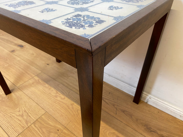 WMK I Einzigartiger skandinavischer Mid-Century Palisander mit Glasplatte und handgesticktem Gobelin I Wohnzimmertisch Beistelltisch Glastisch Ablage Danish Design Vintage Rosewood I