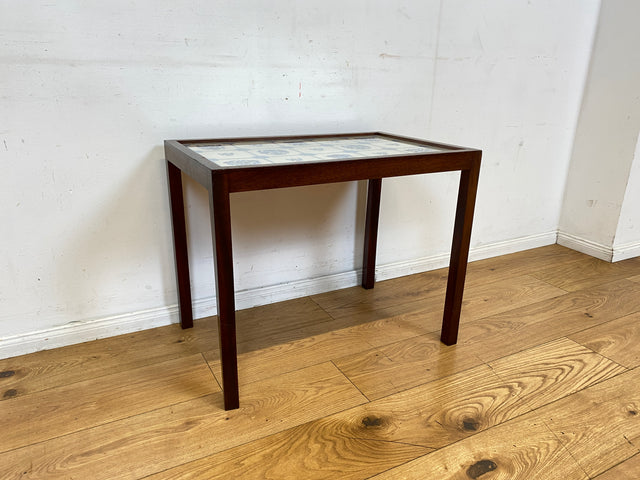 WMK I Einzigartiger skandinavischer Mid-Century Palisander mit Glasplatte und handgesticktem Gobelin I Wohnzimmertisch Beistelltisch Glastisch Ablage Danish Design Vintage Rosewood I