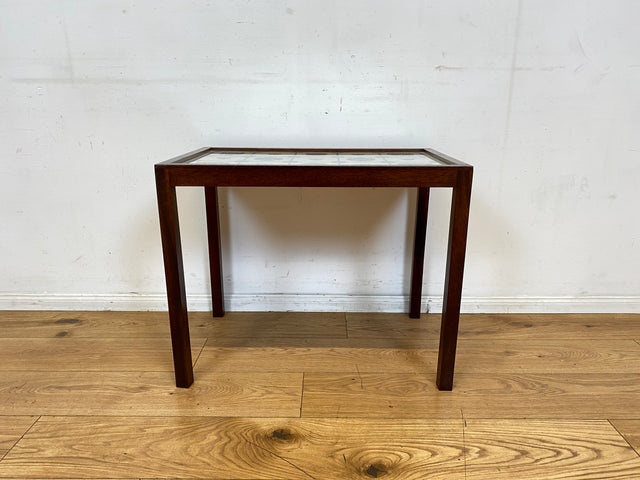 WMK I Einzigartiger skandinavischer Mid-Century Palisander mit Glasplatte und handgesticktem Gobelin I Wohnzimmertisch Beistelltisch Glastisch Ablage Danish Design Vintage Rosewood I