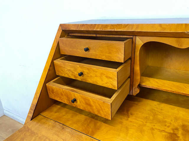 WMK I Besonders schöner skandinavischer Mid-Century Sekretär aus vollem Holz mit Intarsien
