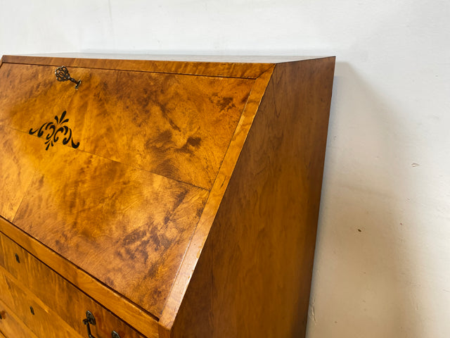 WMK I Besonders schöner skandinavischer Mid-Century Sekretär aus vollem Holz mit Intarsien