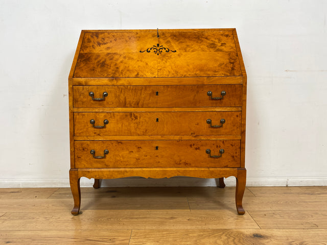 WMK I Besonders schöner skandinavischer Mid-Century Sekretär aus vollem Holz mit Intarsien