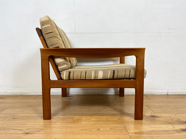 WMK I 1/3 Stilvoller skandinavischer Mid-Century Sessel von Komfort mit gestreiftem beigem Originalbezug & Teakholz Rahmen