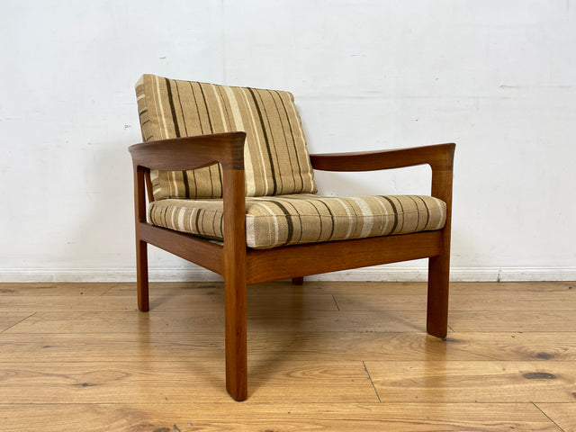 WMK I 1/3 Stilvoller skandinavischer Mid-Century Sessel von Komfort mit gestreiftem beigem Originalbezug & Teakholz Rahmen