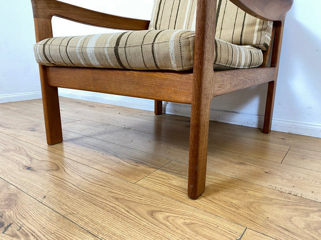 WMK I 1/3 Stilvoller skandinavischer Mid-Century Sessel von Komfort mit gestreiftem beigem Originalbezug & Teakholz Rahmen