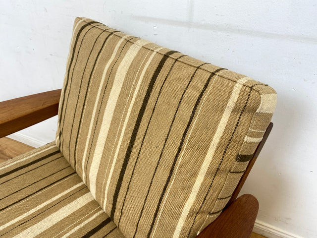WMK I 1/3 Stilvoller skandinavischer Mid-Century Sessel von Komfort mit gestreiftem beigem Originalbezug & Teakholz Rahmen