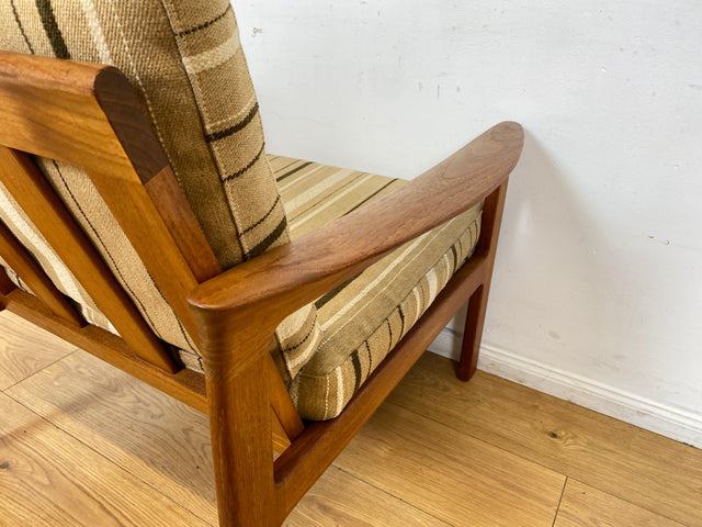WMK I 1/3 Stilvoller skandinavischer Mid-Century Sessel von Komfort mit gestreiftem beigem Originalbezug & Teakholz Rahmen