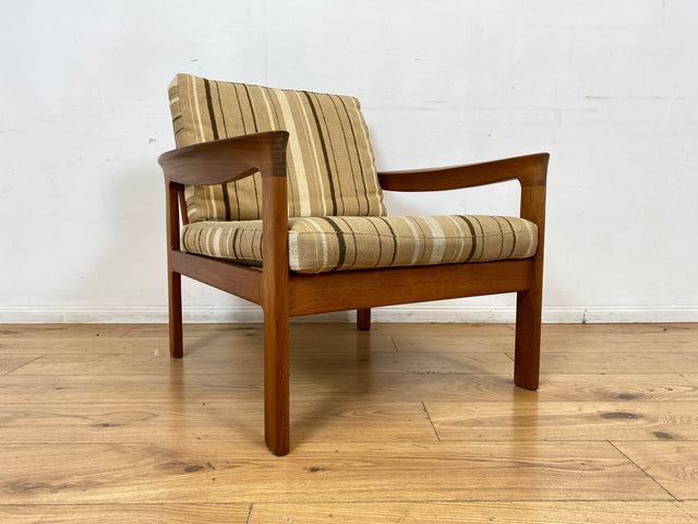 WMK I 1/3 Stilvoller skandinavischer Mid-Century Sessel von Komfort mit gestreiftem beigem Originalbezug & Teakholz Rahmen