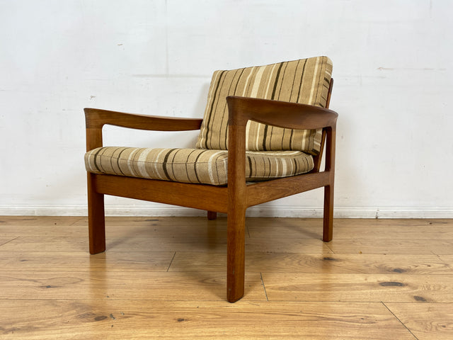 WMK I 1/3 Stilvoller skandinavischer Mid-Century Sessel von Komfort mit gestreiftem beigem Originalbezug & Teakholz Rahmen