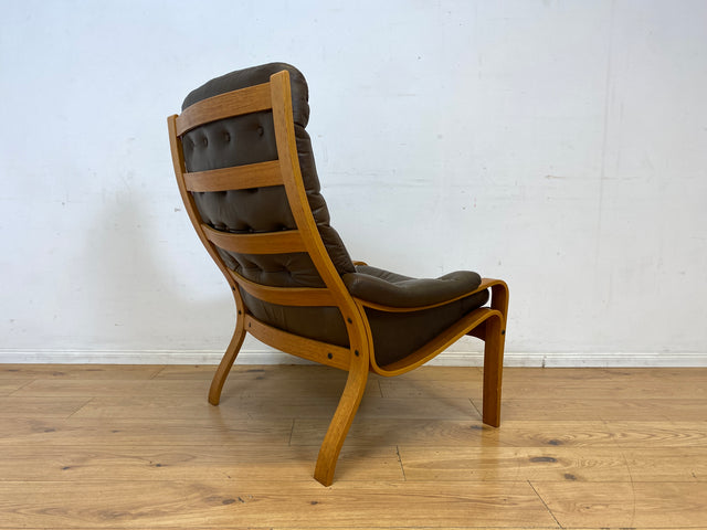 Stilvoller skandinavischer Sessel mit gestepptem braunem Echtleder Bezug I Norwegen 1970er I Ledersessel Loungesessel Relax Lesesessel Sitzgarnitur Mid-Century Vintage Leder I