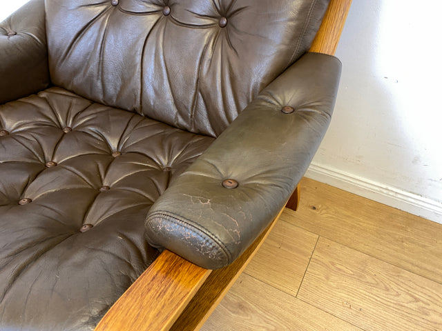 Stilvoller skandinavischer Sessel mit gestepptem braunem Echtleder Bezug I Norwegen 1970er I Ledersessel Loungesessel Relax Lesesessel Sitzgarnitur Mid-Century Vintage Leder I