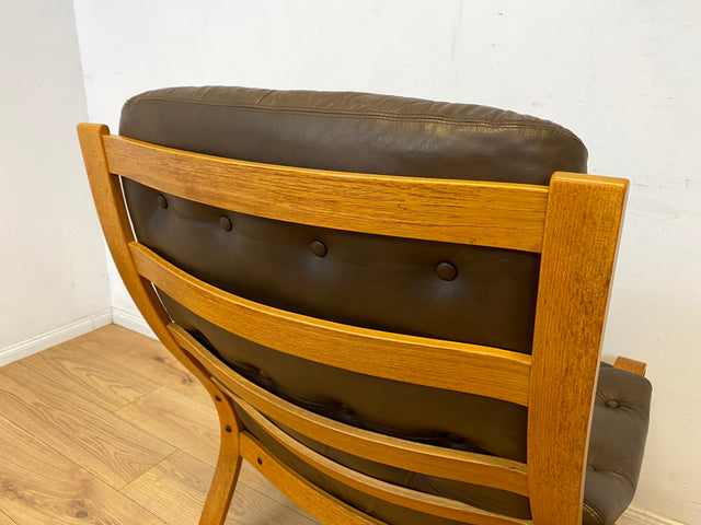 Stilvoller skandinavischer Sessel mit gestepptem braunem Echtleder Bezug I Norwegen 1970er I Ledersessel Loungesessel Relax Lesesessel Sitzgarnitur Mid-Century Vintage Leder I