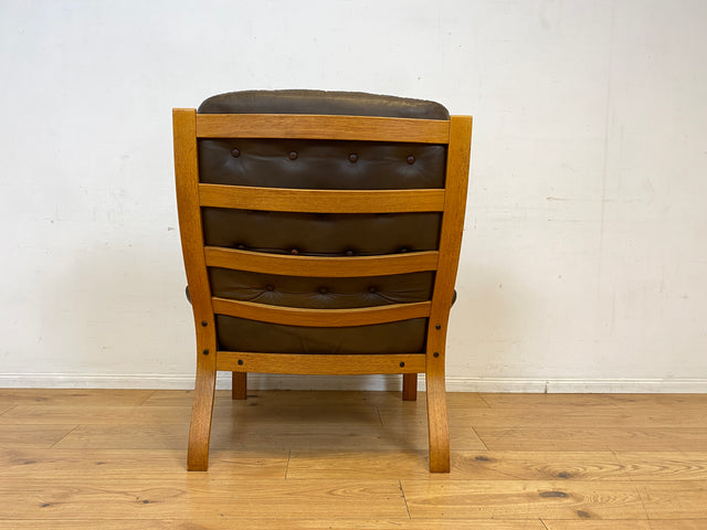 Stilvoller skandinavischer Sessel mit gestepptem braunem Echtleder Bezug I Norwegen 1970er I Ledersessel Loungesessel Relax Lesesessel Sitzgarnitur Mid-Century Vintage Leder I