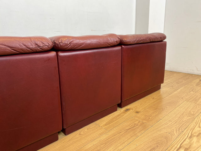 WMK I Gemütliches skandinavisches 70er Jahre Modular Sofa mit Echtleder Bezug & charaktervoller Patina