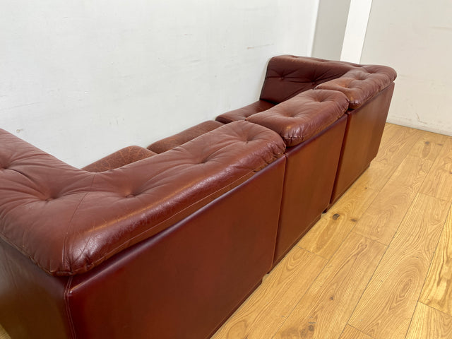 WMK I Gemütliches skandinavisches 70er Jahre Modular Sofa mit Echtleder Bezug & charaktervoller Patina