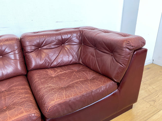 WMK I Gemütliches skandinavisches 70er Jahre Modular Sofa mit Echtleder Bezug & charaktervoller Patina