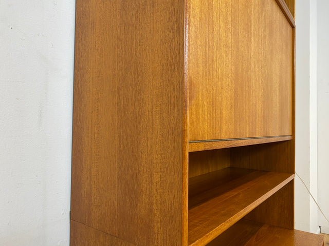 Hochwertiges und gut erhaltenes skandinavisches Highboard in Teakholz mit beleuchtetem Bar Fach & Regal I Barschank Minibar Schrank Bücherschrank Bücherregal Teak Vintage I
