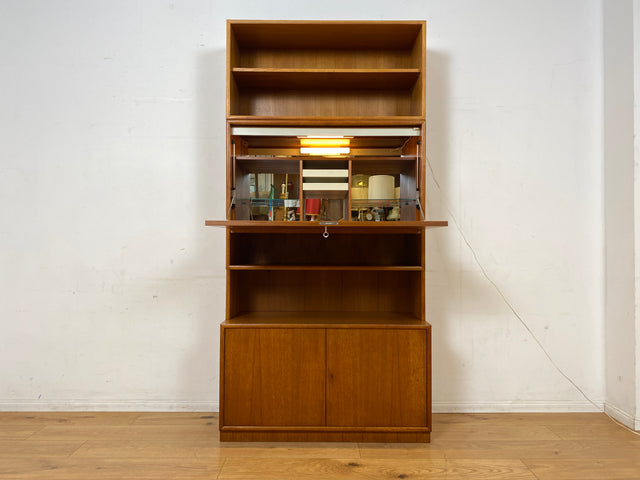 Hochwertiges und gut erhaltenes skandinavisches Highboard in Teakholz mit beleuchtetem Bar Fach & Regal I Barschank Minibar Schrank Bücherschrank Bücherregal Teak Vintage I