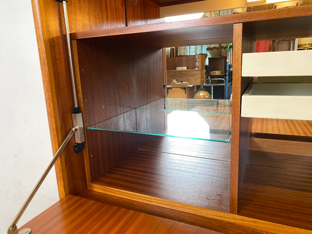 Hochwertiges und gut erhaltenes skandinavisches Highboard in Teakholz mit beleuchtetem Bar Fach & Regal I Barschank Minibar Schrank Bücherschrank Bücherregal Teak Vintage I