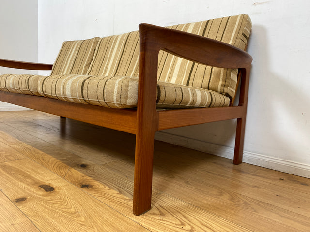 WMK I Stilvolles skandinavisches Mid-Century Sofa von Komfort mit gestreiftem beigem Originalbezug & Teakholz Rahmen