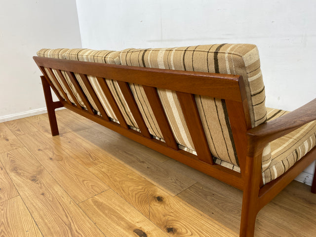 WMK I Stilvolles skandinavisches Mid-Century Sofa von Komfort mit gestreiftem beigem Originalbezug & Teakholz Rahmen