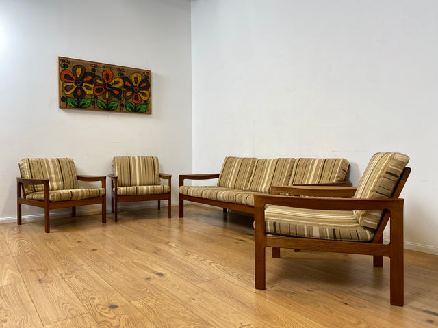 WMK I Stilvolles skandinavisches Mid-Century Sofa von Komfort mit gestreiftem beigem Originalbezug & Teakholz Rahmen