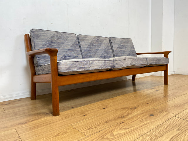 Stilvolles und hochwertiges skandinavisches Sofa aus Teakholz mit Originalbezug und Federkern I Couch 3-Sitzer 3er Danish Design Mid-Century Vintage 60er 70er Teak I