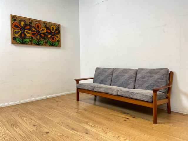 Stilvolles und hochwertiges skandinavisches Sofa aus Teakholz mit Originalbezug und Federkern I Couch 3-Sitzer 3er Danish Design Mid-Century Vintage 60er 70er Teak I