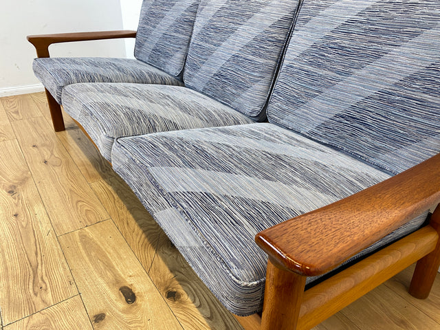 Stilvolles und hochwertiges skandinavisches Sofa aus Teakholz mit Originalbezug und Federkern I Couch 3-Sitzer 3er Danish Design Mid-Century Vintage 60er 70er Teak I