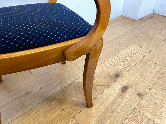 Sehr eleganter Spätbiedermeier Salonstuhl aus Buche mit hochwertigem neuem Bezug in Blau I Armlehnstuhl Stuhl Holzstuhl Sessel Lesesessel Chair Biedermeier Antik Vintage I