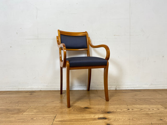 Sehr eleganter Spätbiedermeier Salonstuhl aus Buche mit hochwertigem neuem Bezug in Blau I Armlehnstuhl Stuhl Holzstuhl Sessel Lesesessel Chair Biedermeier Antik Vintage I