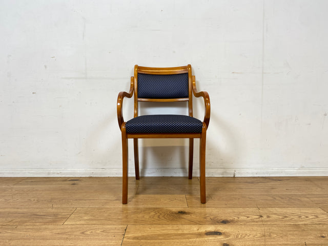 Sehr eleganter Spätbiedermeier Salonstuhl aus Buche mit hochwertigem neuem Bezug in Blau I Armlehnstuhl Stuhl Holzstuhl Sessel Lesesessel Chair Biedermeier Antik Vintage I