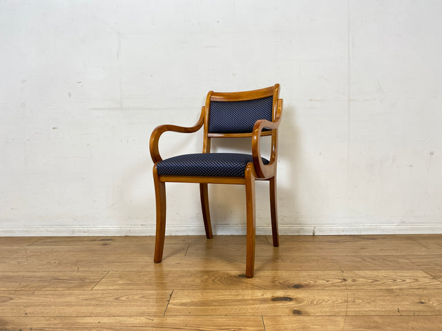 Sehr eleganter Spätbiedermeier Salonstuhl aus Buche mit hochwertigem neuem Bezug in Blau I Armlehnstuhl Stuhl Holzstuhl Sessel Lesesessel Chair Biedermeier Antik Vintage I