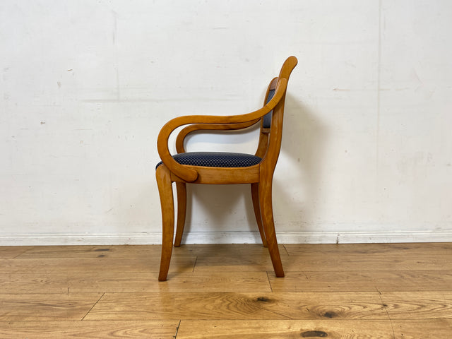 Sehr eleganter Spätbiedermeier Salonstuhl aus Buche mit hochwertigem neuem Bezug in Blau I Armlehnstuhl Stuhl Holzstuhl Sessel Lesesessel Chair Biedermeier Antik Vintage I