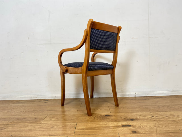 Sehr eleganter Spätbiedermeier Salonstuhl aus Buche mit hochwertigem neuem Bezug in Blau I Armlehnstuhl Stuhl Holzstuhl Sessel Lesesessel Chair Biedermeier Antik Vintage I