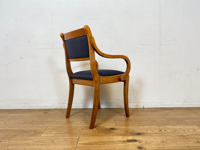 Sehr eleganter Spätbiedermeier Salonstuhl aus Buche mit hochwertigem neuem Bezug in Blau I Armlehnstuhl Stuhl Holzstuhl Sessel Lesesessel Chair Biedermeier Antik Vintage I