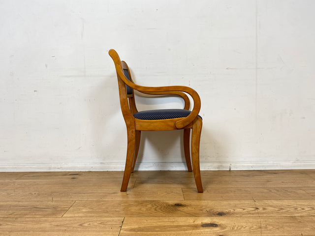 Sehr eleganter Spätbiedermeier Salonstuhl aus Buche mit hochwertigem neuem Bezug in Blau I Armlehnstuhl Stuhl Holzstuhl Sessel Lesesessel Chair Biedermeier Antik Vintage I